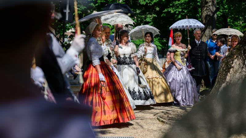 Megkezdődött a Jókai Napok ünnepi rendezvénysorozata Balatonfüreden, ahol a kultúra és a művészetek találkoznak a festői környezetben.