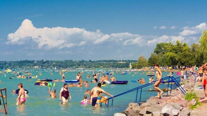 Kiszárad a Balaton? A vízszint már egy méterrel a megszokott szint alatt helyezkedik el.