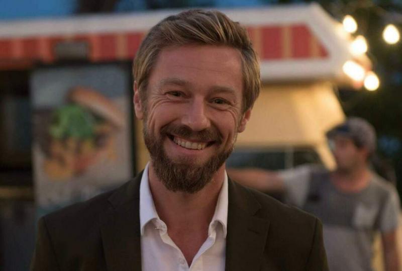 A Hurok egy olyan izgalmas és lenyűgöző történet, amely a feszültséget és a meglepetéseket keveri a valósággal. A cselekmény középpontjában egy rejtélyes esemény áll, amely a főszereplő életét gyökeresen megváltoztatja. A hurok, mint szimbólum, a múlt és 