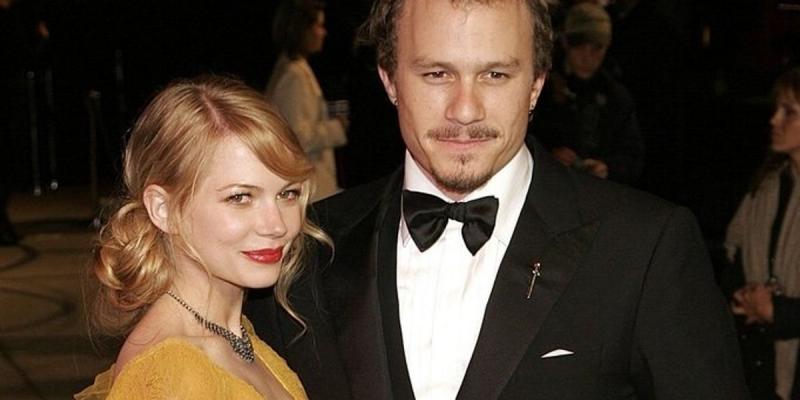 Michelle Williams szívhezszóló szavakkal idézte fel Heath Ledgerrel kötött házasságát, megosztva a közös pillanatok szépségét és a mély érzelmeket, amelyek mindkettőjük életét gazdagították. Emlékei között a szeretet, a támogatás és a közös álmok fénye ra