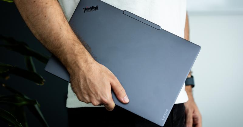 A Lenovo laptopom megdorgált, mert nem a megfelelő testtartással ültem előtte.