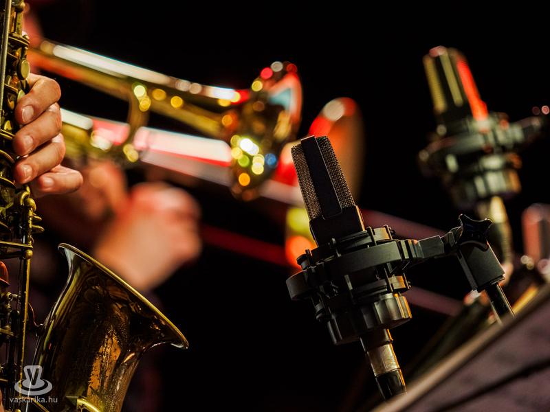 Fedezd fel a jazz varázslatos világát Szombathelyen! Készülj fel a 25. Lamantin Jazz Fesztiválra, amely június 29-től július 5-ig tart. Ne hagyd ki a részletes programot, ahol a legjobb zenészek és izgalmas előadások várnak rád. Merülj el a zene ritmusába