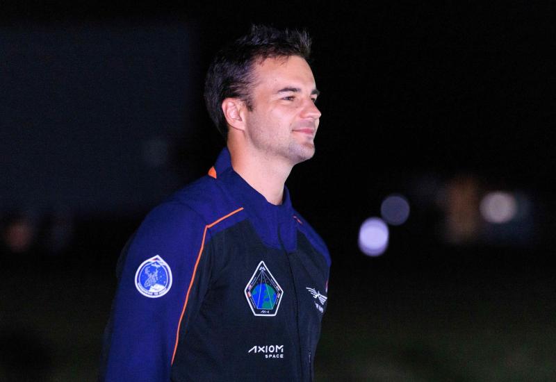 Kapu Tibor felfedezte a Balatont a világűrből - Startlap Utazás

Képzeld el, hogy a Balaton gyönyörű panorámáját a világűrből szemléled! Kapu Tibor ezt a lenyűgöző élményt osztotta meg velünk, bemutatva a magyar tavat egy teljesen új perspektívából. Az űr