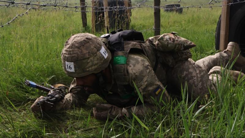 Szeptembertől az ukrán hadkiegészítők viselni fogják a testkamerákat.