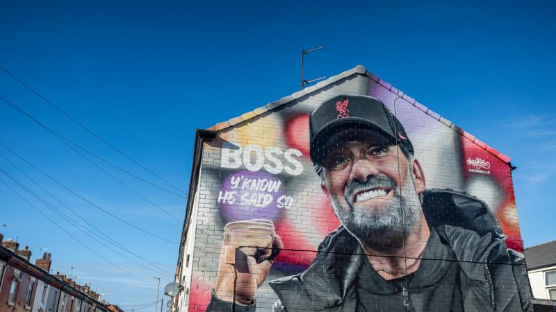 A liverpooli sikeredző, Jürgen Klopp visszatéréséről osztotta meg gondolatait, és arról is beszélt, hogy van-e terve újra a kispadon helyet foglalni. A Pénzcentrum cikkében részletesen kifejti, milyen érzésekkel tekint a jövőbe és a labdarúgás iránti szen