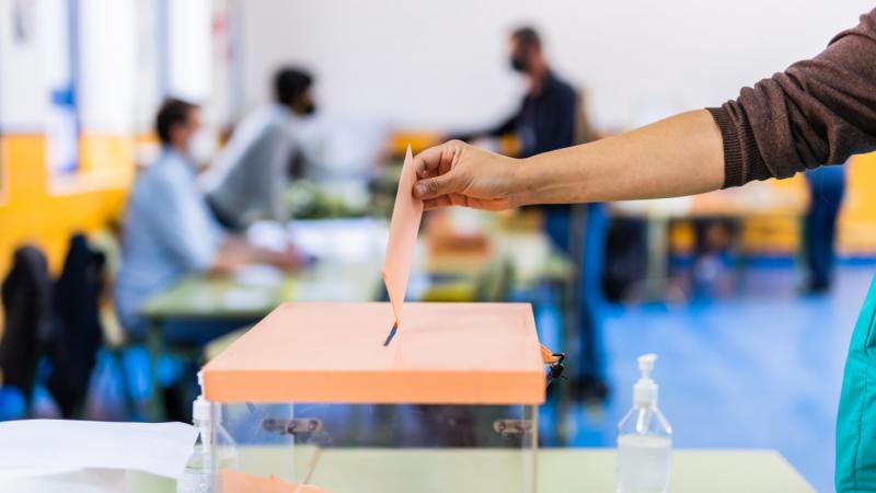 Elhunyt a polgármester, és ezzel megkezdődött a verseny a megüresedett posztért, amelyre négy jelölt pályázik.