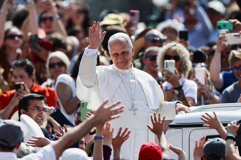 Orbán Viktor a Vatikánba látogat, ahol találkozik XIV. Leó pápával.