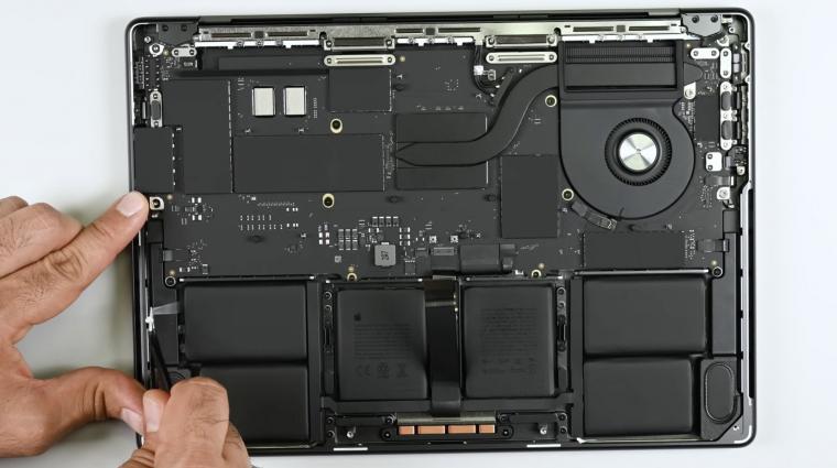 Az új M5 MacBook Pro javítási szempontból előrelépést mutat az előző modellhez képest, de lényegében továbbra is megőrzi a MacBook jellegzetes sajátosságait.